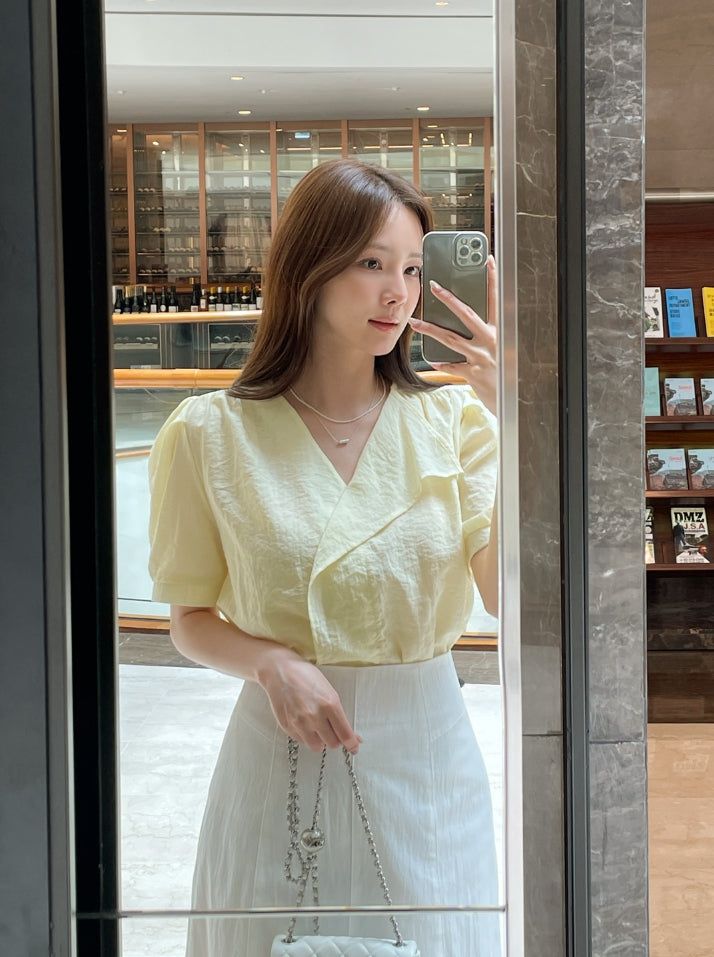 iam mari（アイアム マリ）の「Maelle V-neck Unbalance Collar Three Quarter Blouse（Tops）」