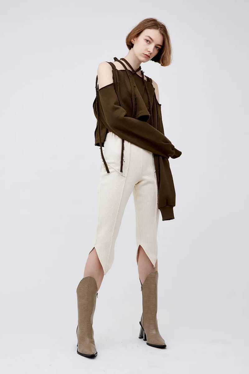 V Cut rib half pants