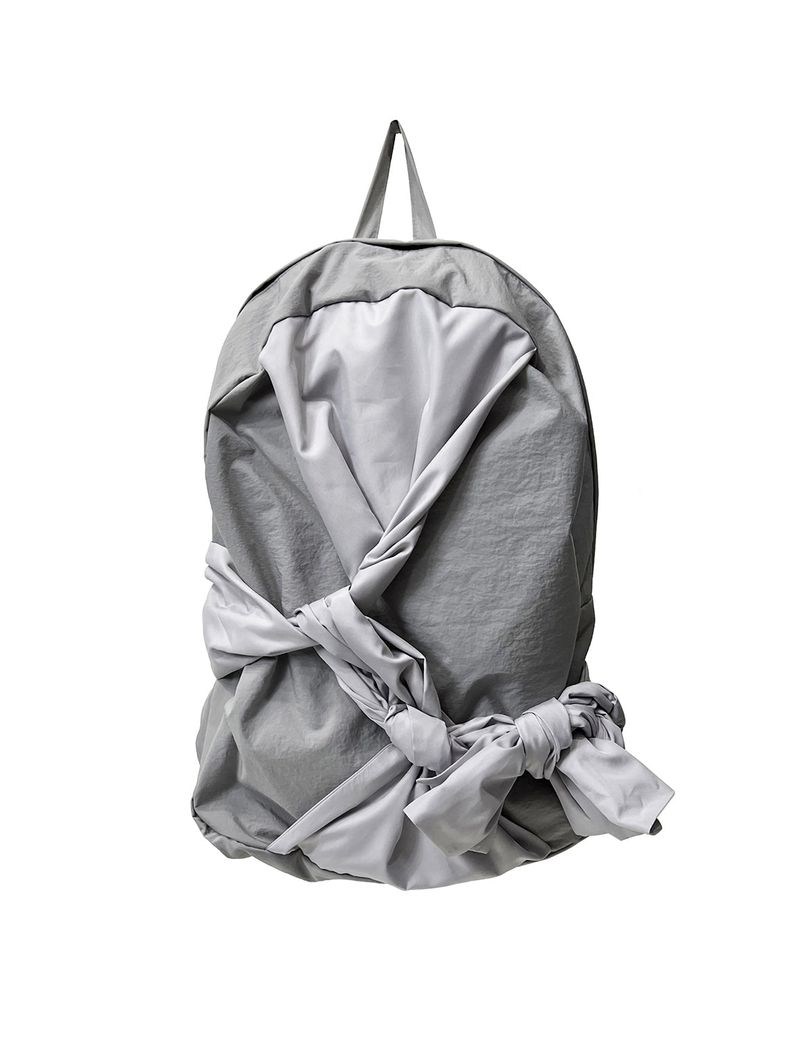 IUGAMAKARAS（イウガマカラス）の「Knotted Backpack (Nylon-silver)（Bags）」