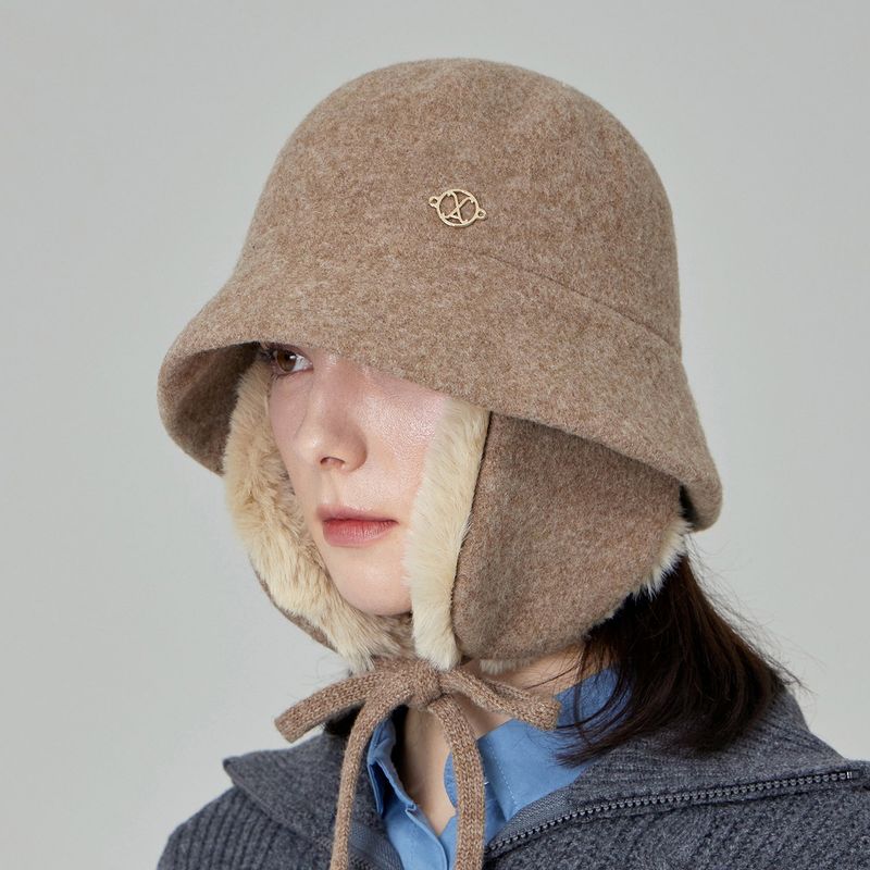 VARZAR（バザール）の「VAカーブサークルロゴウールブレンドフラップバケットハット / Beige（帽子）」