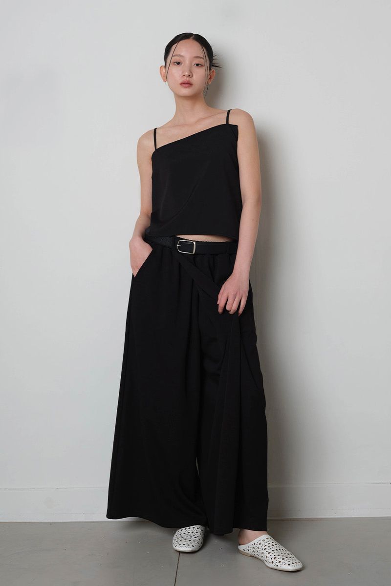 Oblique Neck Sleeveless_Black