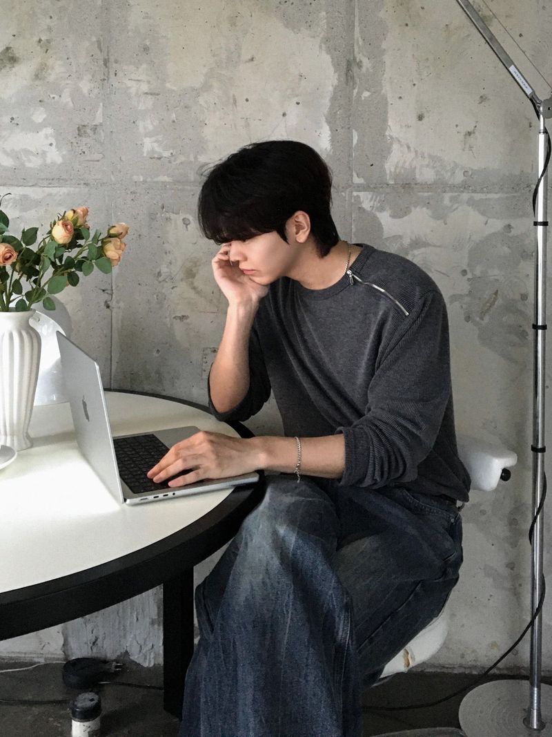 WHAT A LOOK（ワット ア ルック）の「Shoulder Diagonal Zipper Long Sleeve（Tops）」