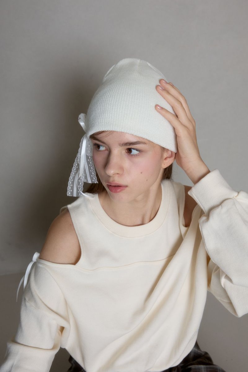 RIBBON EYELET KNIT BEANIE
