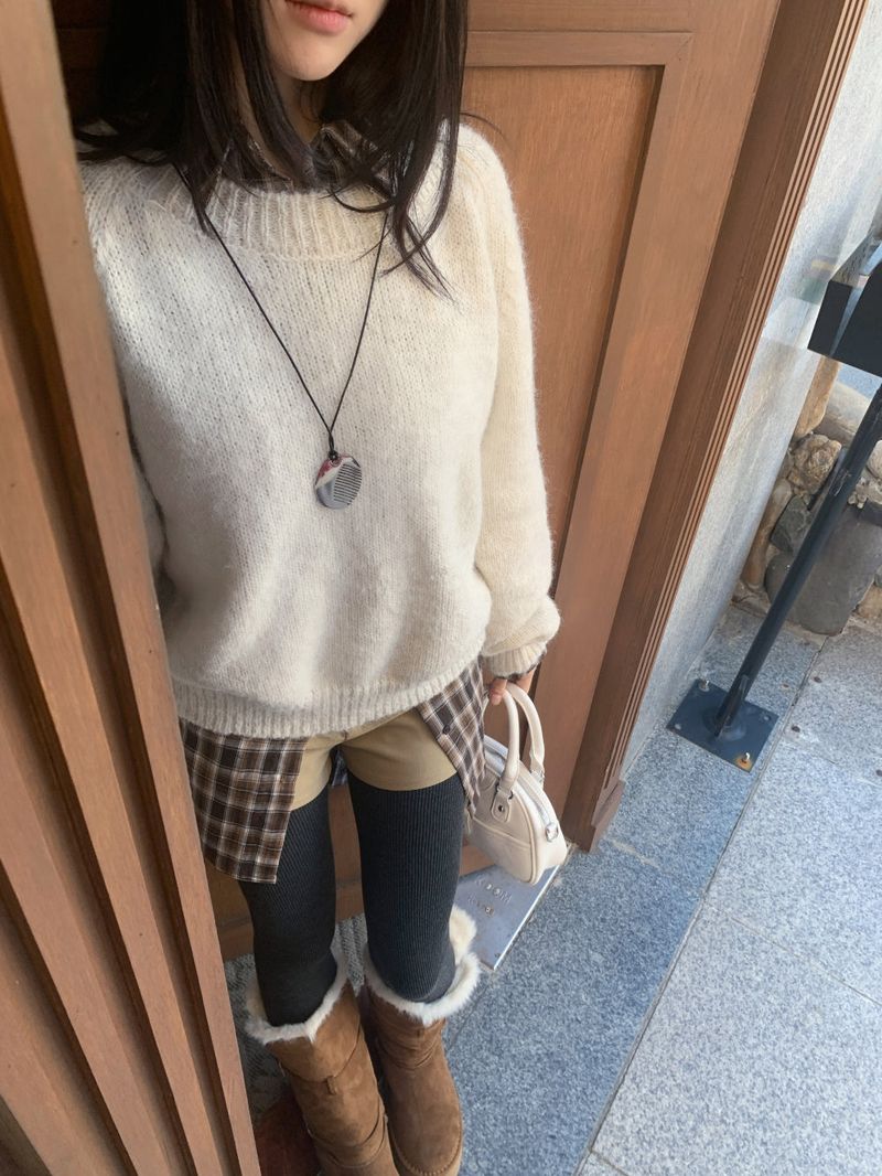 Lorne Soft Airy Raglan Long Sleeve Knit