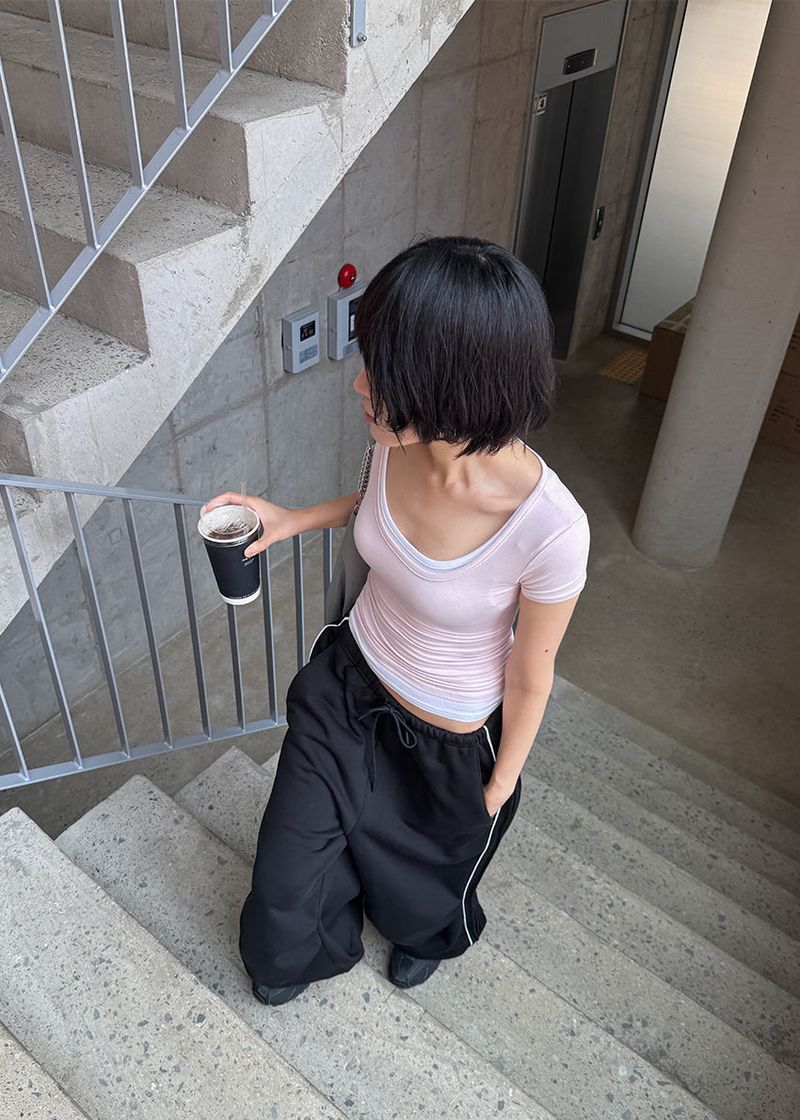 MOCHI U-NECK TEE