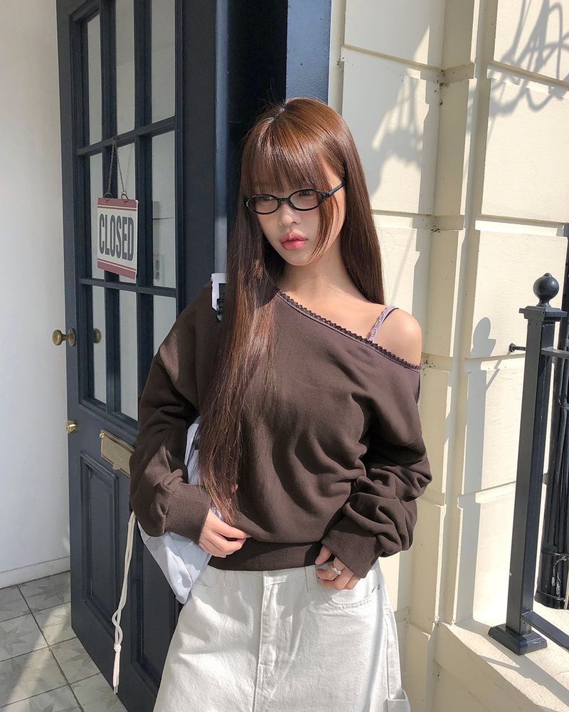 Dosi Lace One Off-Shoulder Long Sleeve Sweatshirt