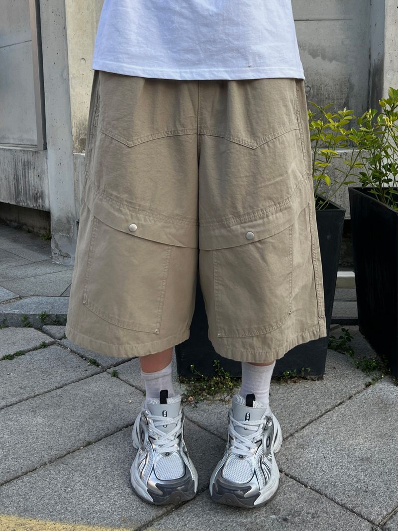 ESOO(イス)の「Studded Bermuda Shorts (4 Colors)(Pants)」