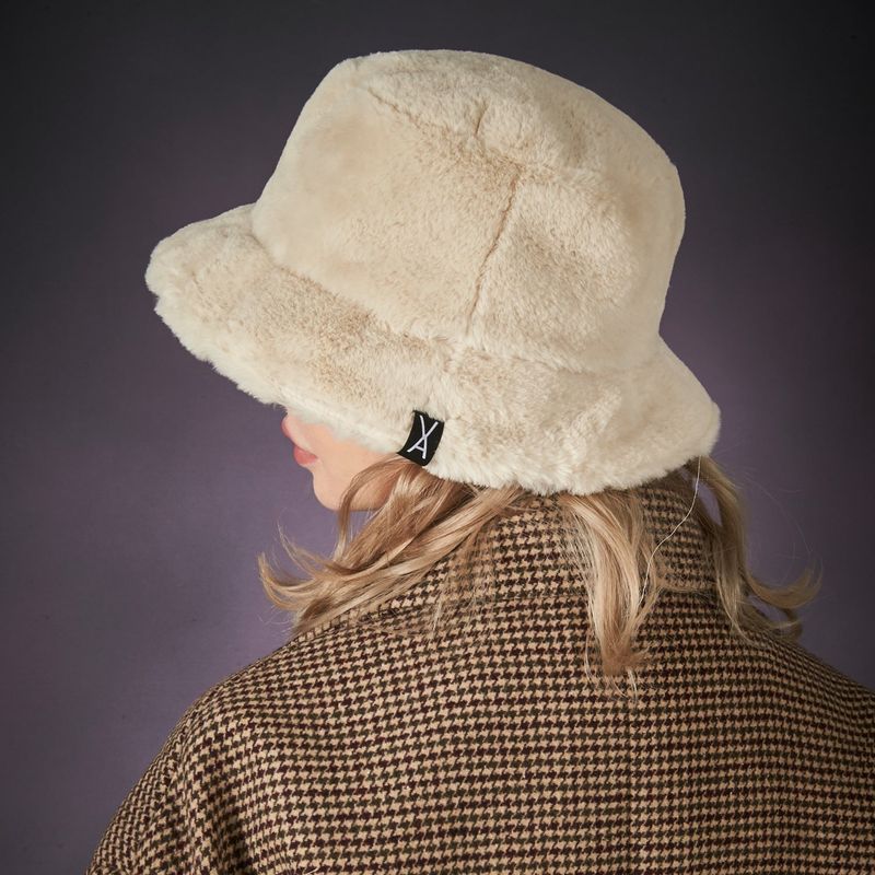 Fur logo point bucket hat CREAM