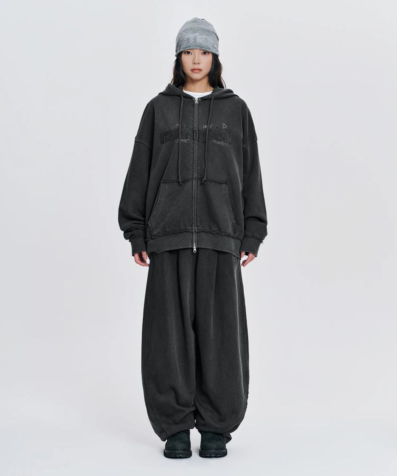 mahagrid（マハグリッド）の「BASIC LOGO PIGMENT ZIP-UP HOODIE_CHARCOAL（Tops）」