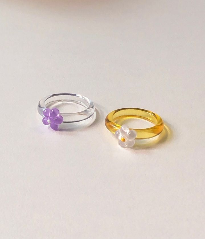 justformes2（ジャストフォーミー）の「Daisy Flower Acrylic Rings (2 Colors)（Accessories）」