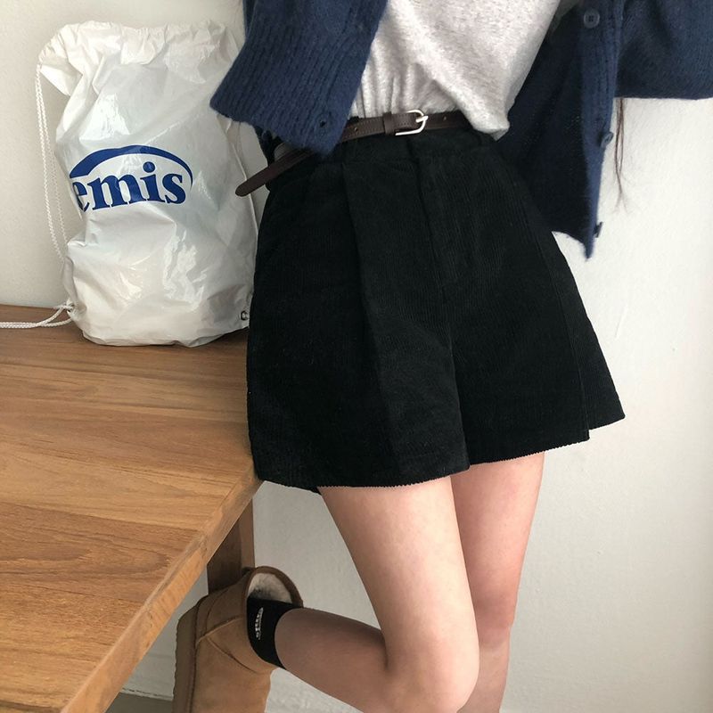 Madeleine Corduroy Pintuck Shorts