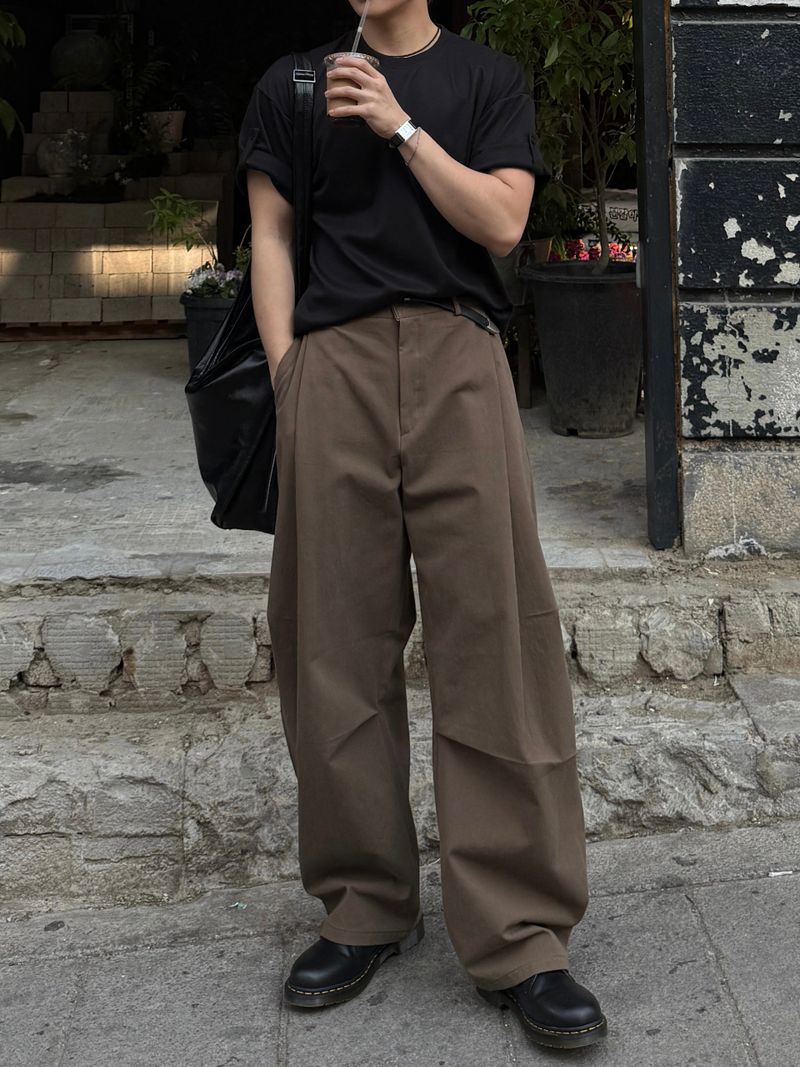 Unbalanced pintuck curved pants