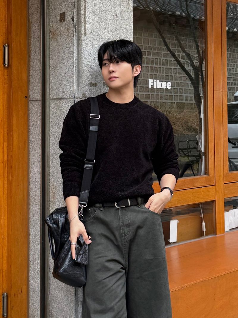 AVAND(アバンド)の「Log velvet round knitwear(Tops)」