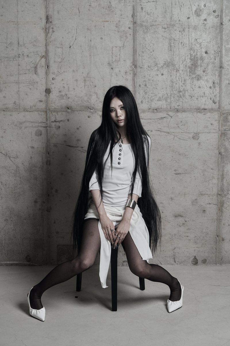 [label] metal button slim-fit half-sleeve top WHITE