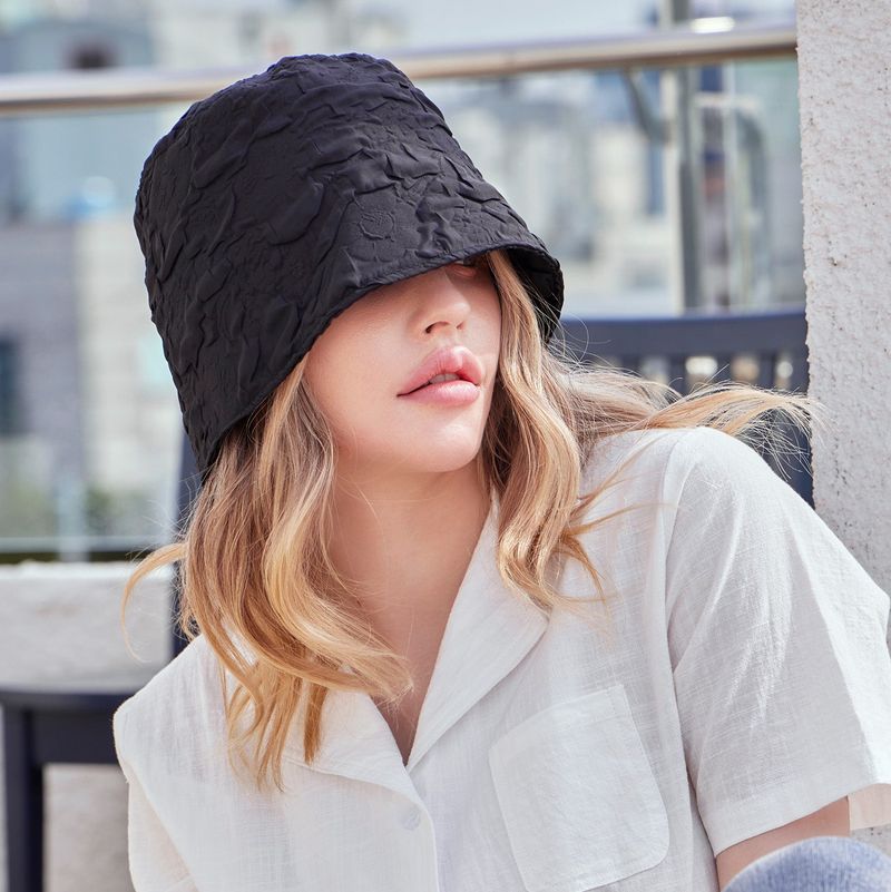 Embo longlabel drop bucket hat Black