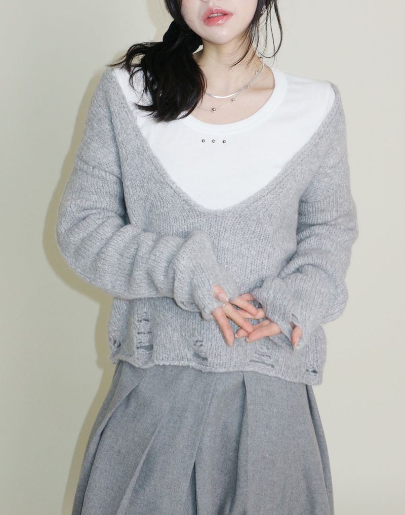 open stud U-neck round long-sleeved T-shirt