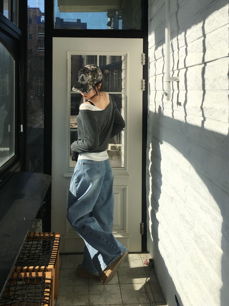 Deep V-neck see-through knit (6c)