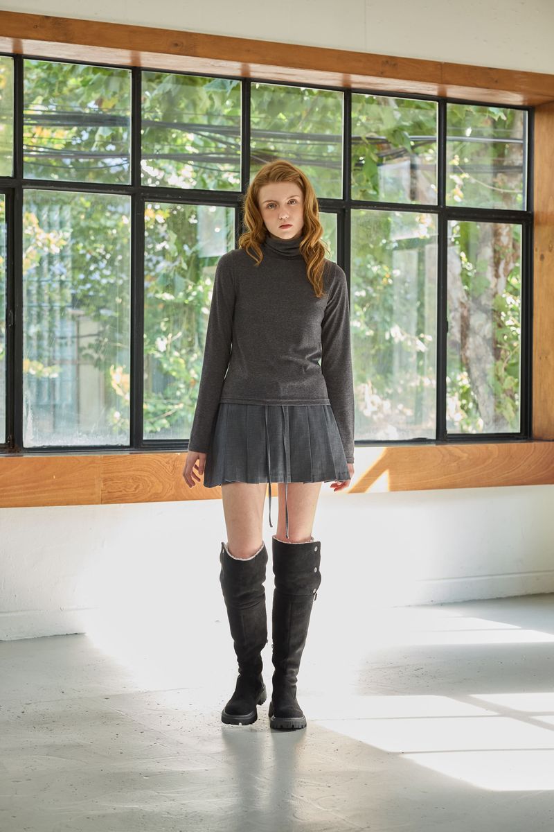 CLASSIC WOOL TURTLENECK TOP / CHARCOAL
