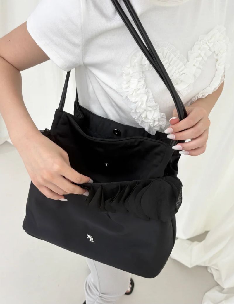 Frillish shoulder bag (black)