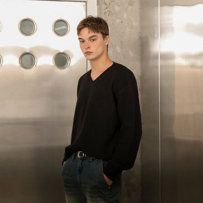 Retro Pattern V-Neck Knitwear - Black