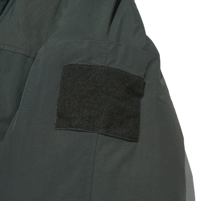 MOSS 2 HIGH-NECK HOOD PARKA [CHARCOAL]