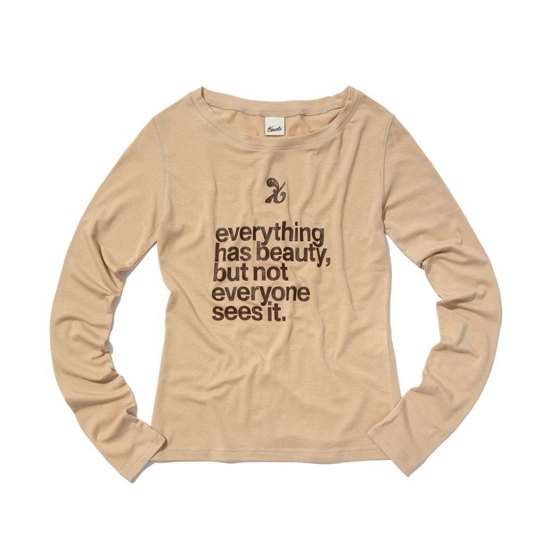 KRUCHI（クルチ）の「ビューティーシンボル長袖Tシャツ (ベージュ)（トップス）」