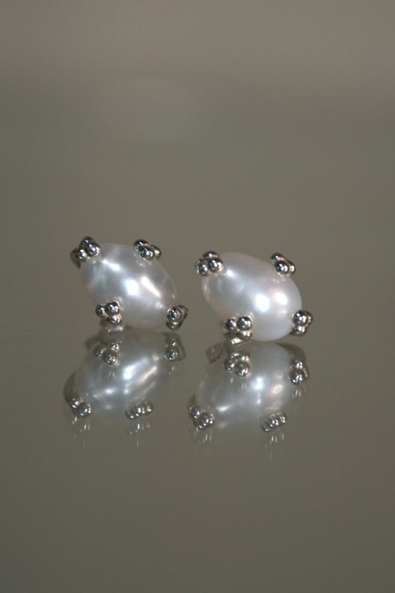 PEARLBUD EARRINGS