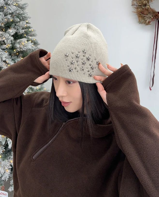 SATIIIZ（サティーズ）の「Ried Star Studded Beanie（Hats）」