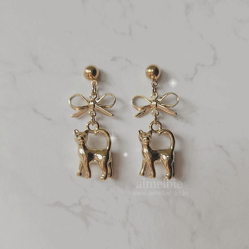 aimelbie（アイメルビー）の「キティアンドボウピアス - ゴールド（アクセサリー）」