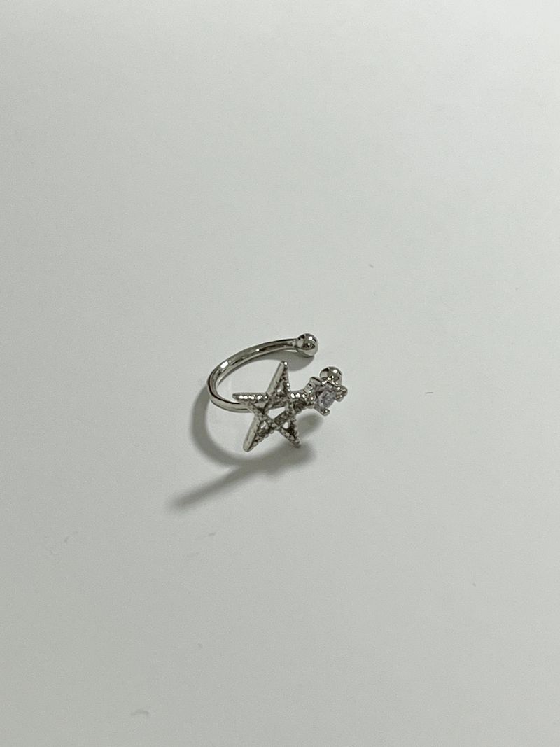 cubic line star earcuff