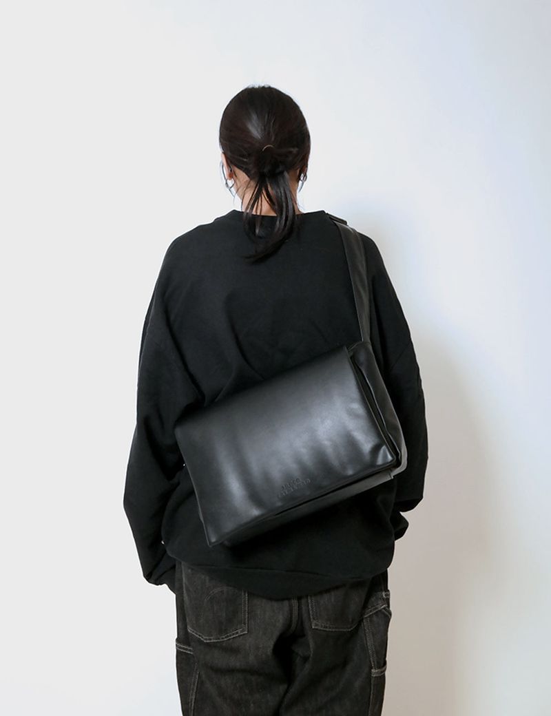 INNEQ（イネク）の「Calm&Mad black（Bags）」