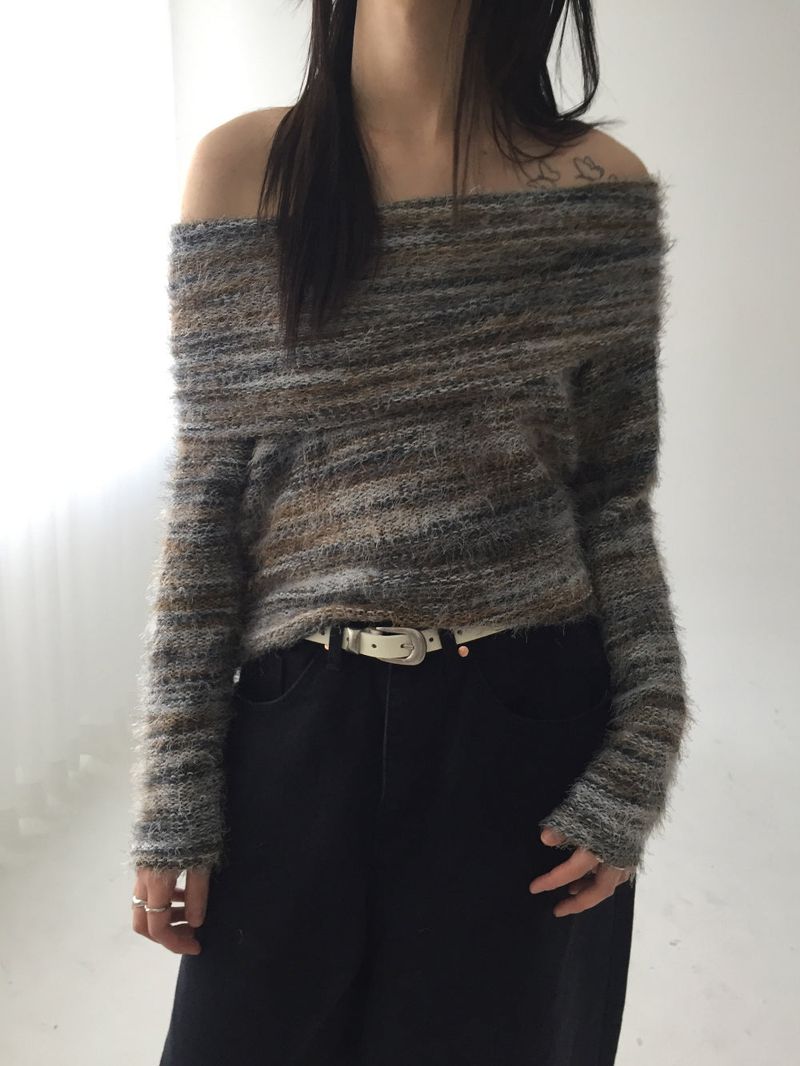 Color combination angora off-shoulder knit