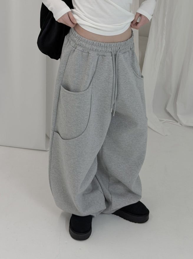 mnem（ムネム）の「Deaton Curve Pocket Maxi Sweatpants（Pants）」
