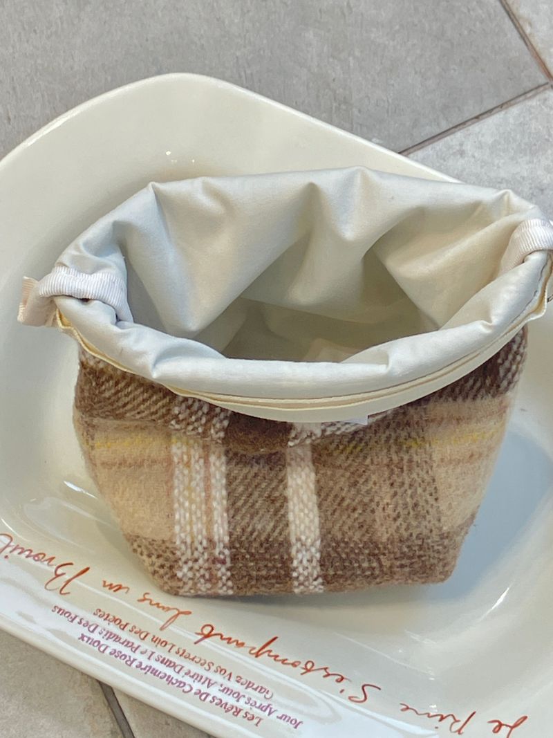 classic pouch_check beige