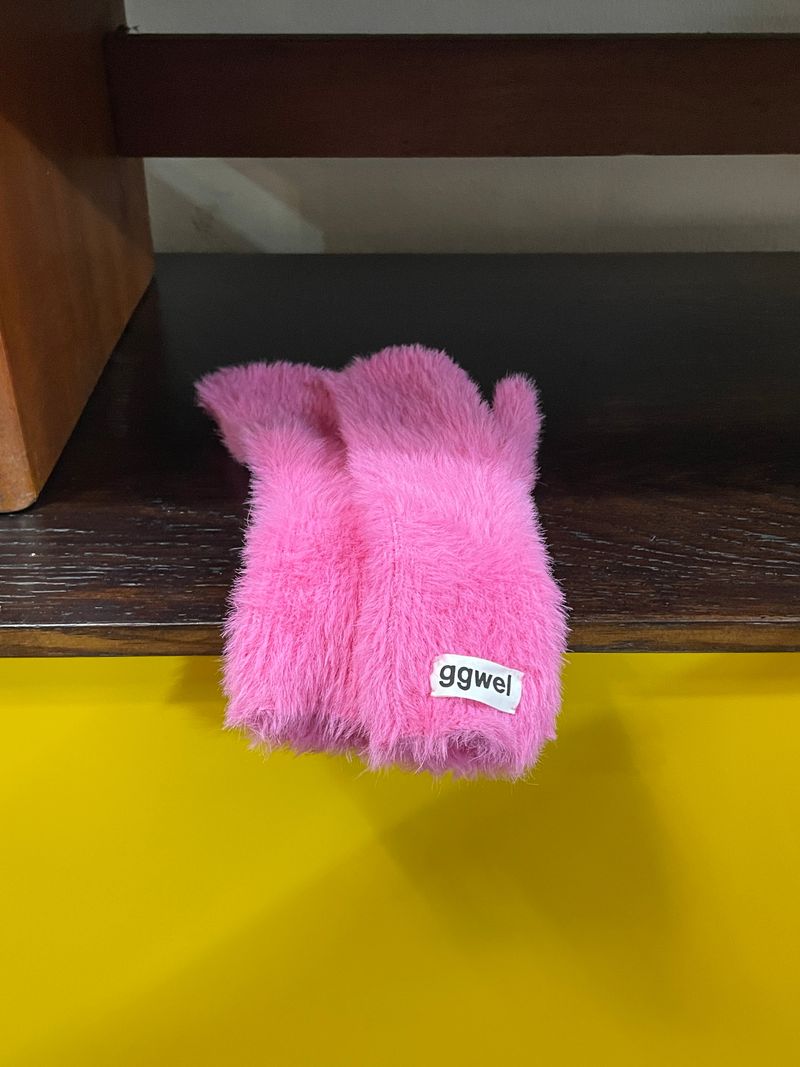 FLUFFY ANGORA GLOVES