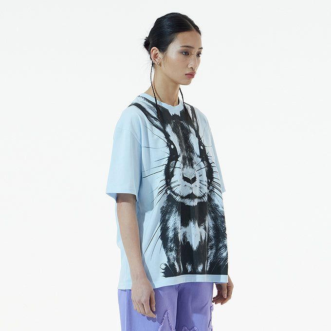 ANDTHEOTHER(アンドジアザー)の「SKY BLUE BIG RABBIT LOOSE T-SHIRT(Tops)」