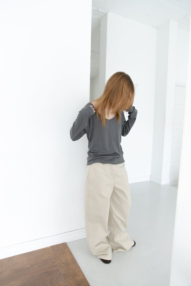 back buckle beige pants