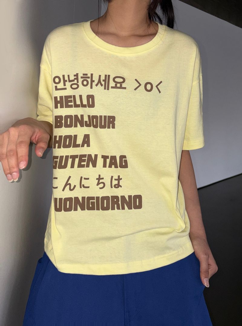CCORTTI（コルッティ）の「ボンジュハイ レタリング セミクロップド ベーシックフィット Tシャツ 5カラー（トップス）」