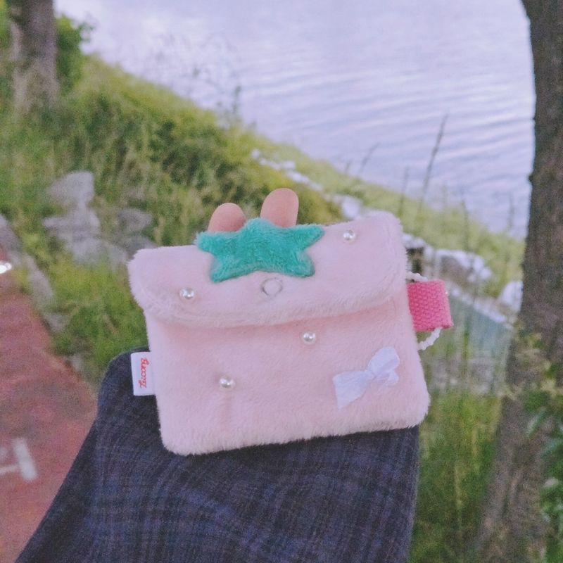 [MADE] fluffy strawberry pouch