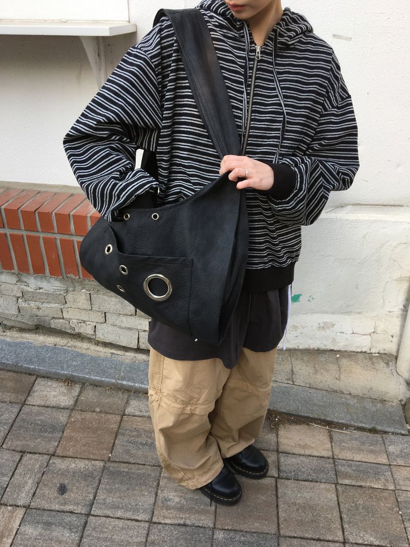 DUGGY（ダギー）の「Metro Eyelet Body Bag (2color)（Bags）」