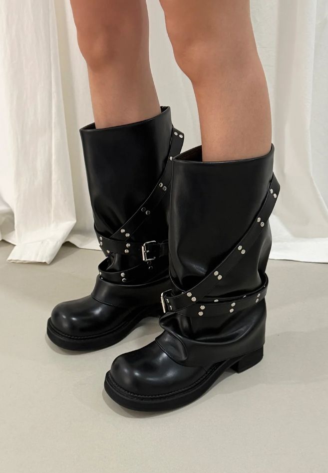 AAKE（アケ）の「STUD HARNESS BIKER BOOTS（Shoes）」