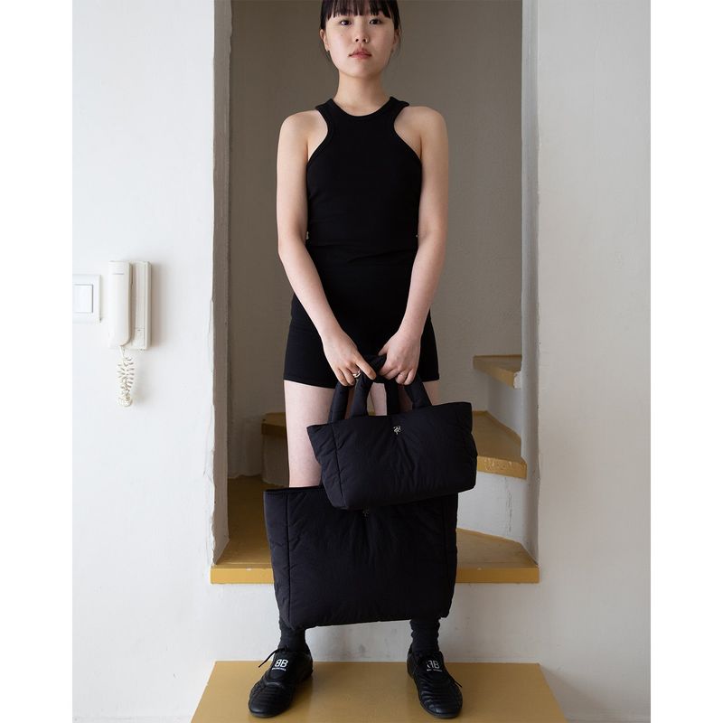 shytimothee（シャイティモシー）の「ラージソフトパッドバッグ　ブラック（バッグ）」