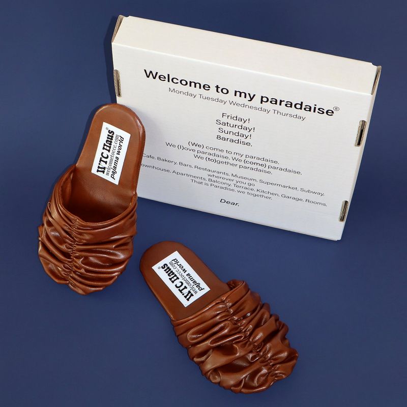 welcometoccc（ウェルカムシーシーシー）の「クロアシューズ (Melting Choco) ルームシューズ（インテリア）」