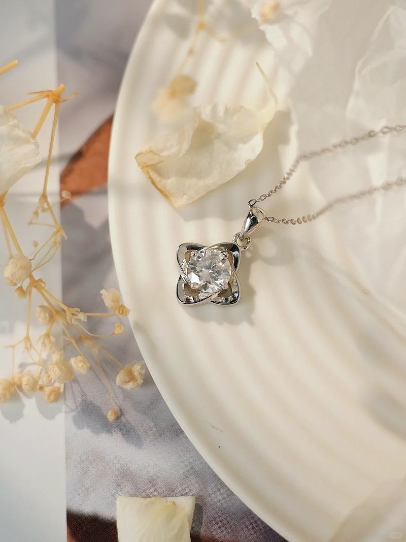 Special four-leaf clover necklace