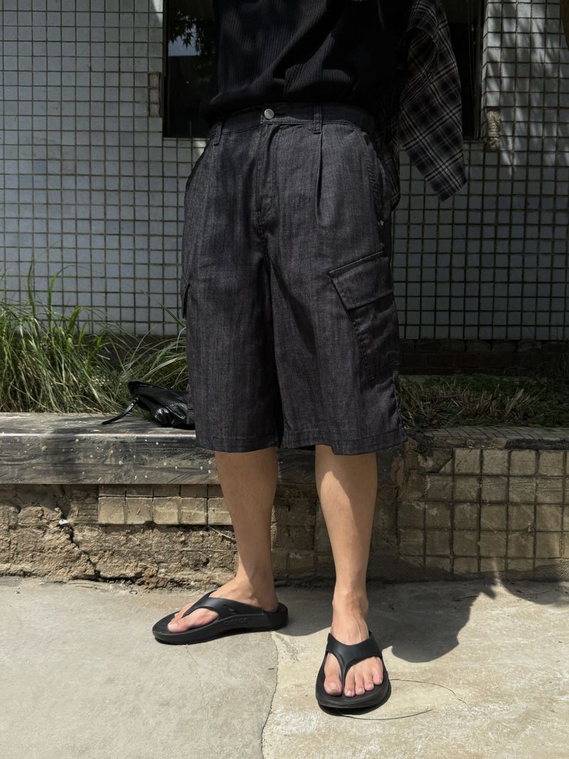 Non-fade diagonal cargo bermuda pants 