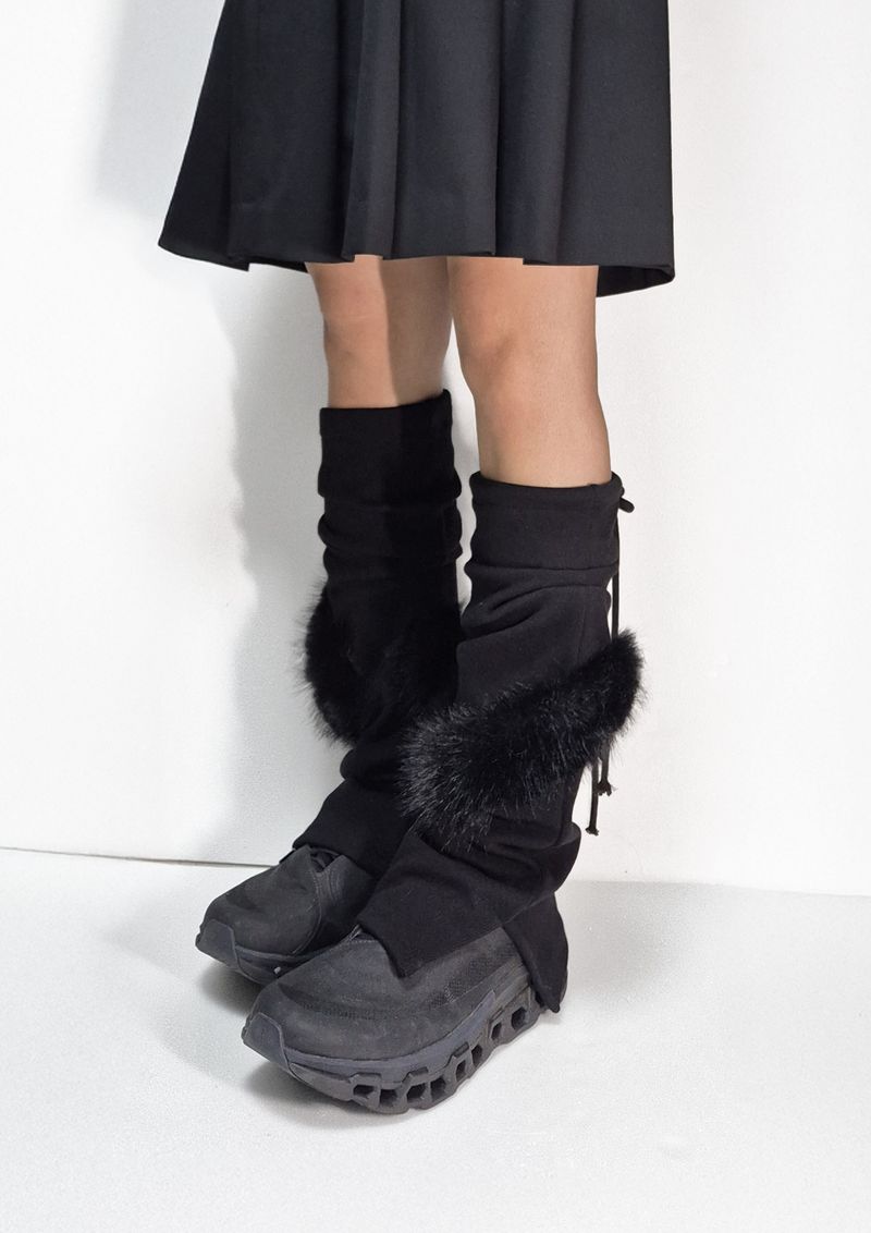  CURVED FUR LEG WARMERS . BLACK