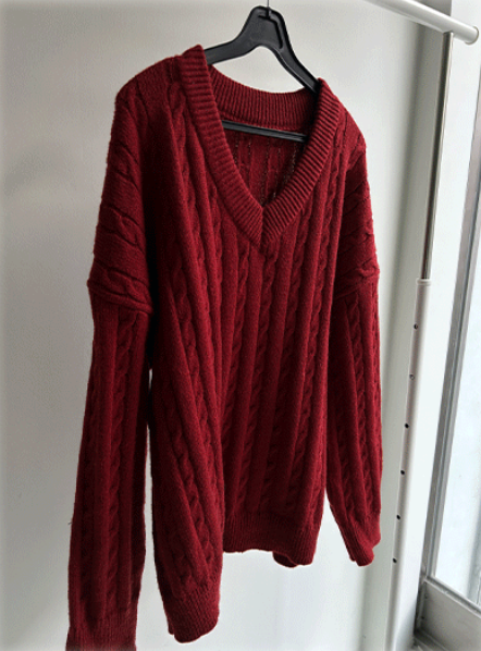 cliff twist V-neck knit