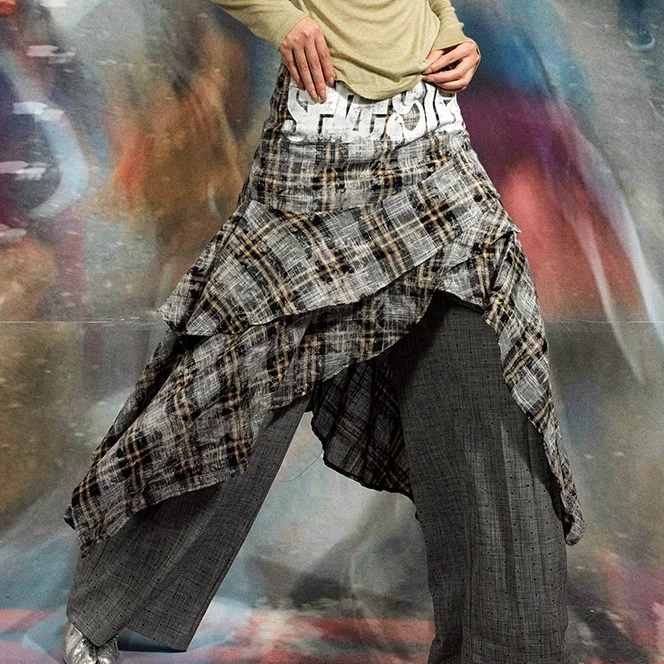 'out of rule'Irregular graffiti printed plaid skirt