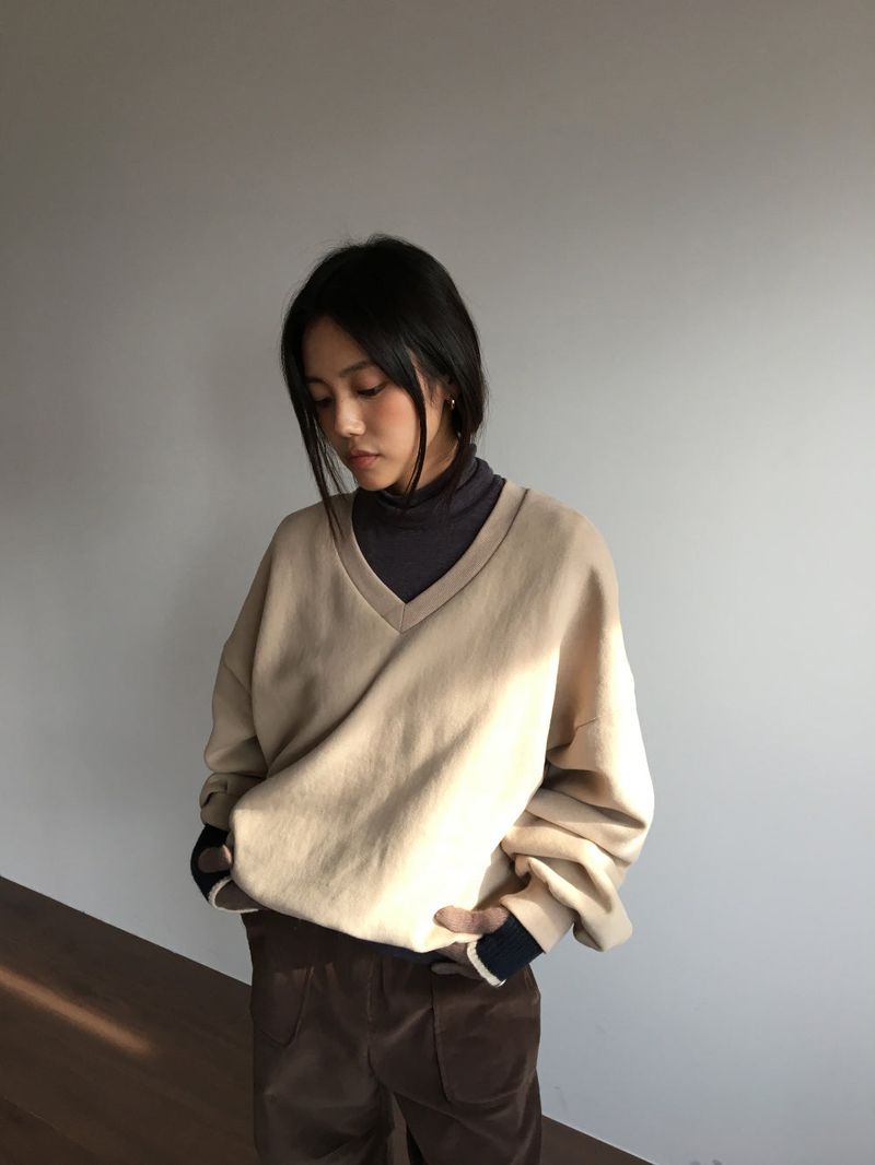 Lilac Peach V-Neck Sweatshirt (5 Colors)