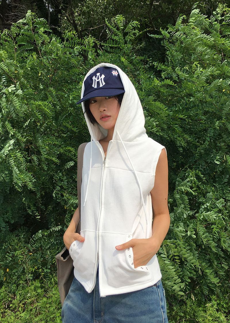 EYELET LINE HOOD VEST